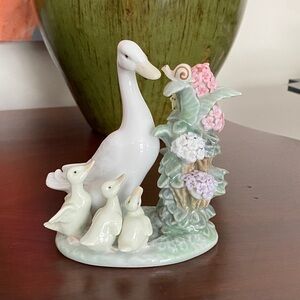 Lladro- #1439- Porcelain Duck Family- 
“How Do You Do”